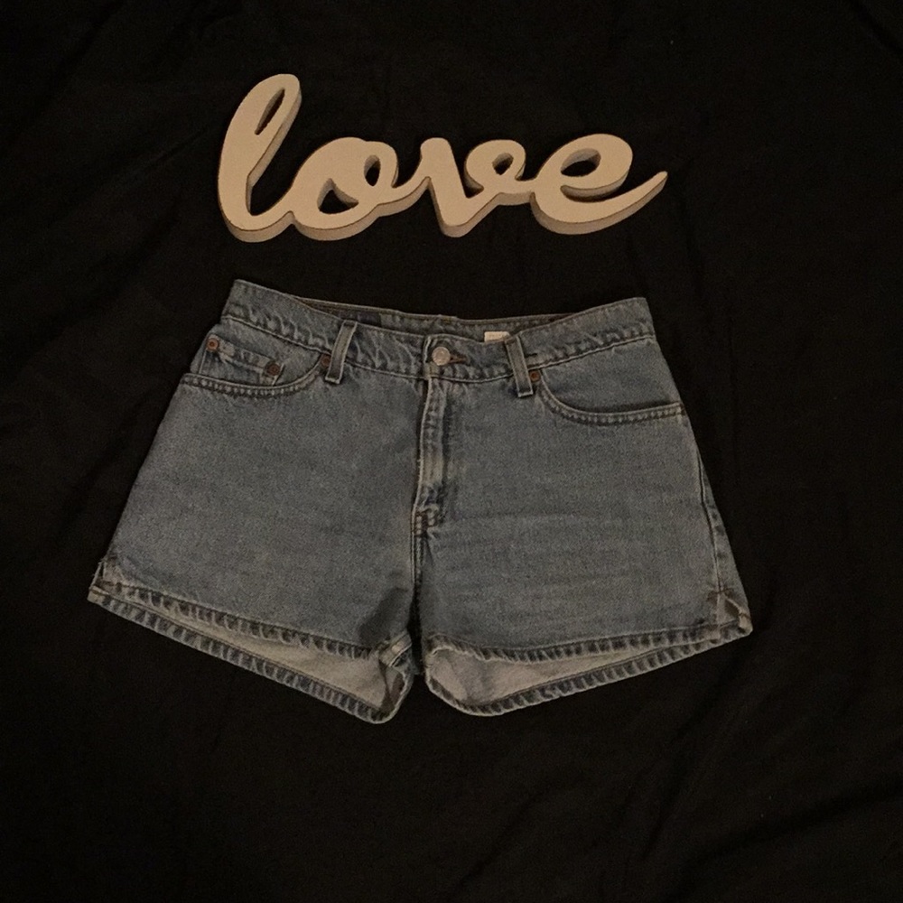 vintage high waist Levi’s shorts❤️